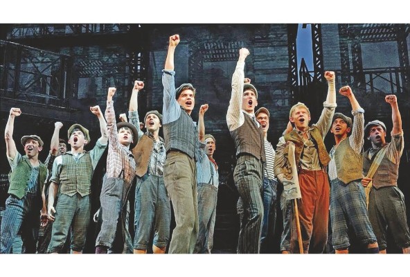 Musicales como 'Newsies' (2011) han sido distribuidos internacionalmente a través de plataformas de 'streaming' como Disney Plus. Musicales como 'Newsies' (2011) han sido distribuidos internacionalmente a través de plataformas de 'streaming' como Disney Plus.