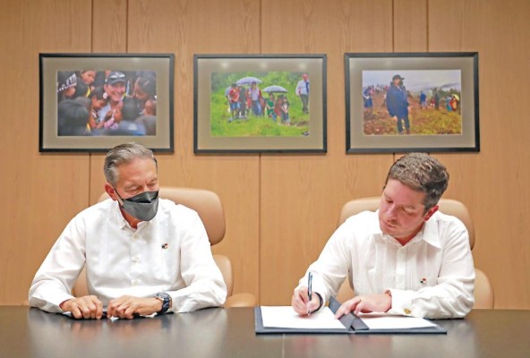 El presidente de la República, Laurentino Cortizo junto al ministro de Comercio, Federico Alfaro Boyd. El presidente de la República, Laurentino Cortizo junto al ministro de Comercio, Federico Alfaro Boyd.