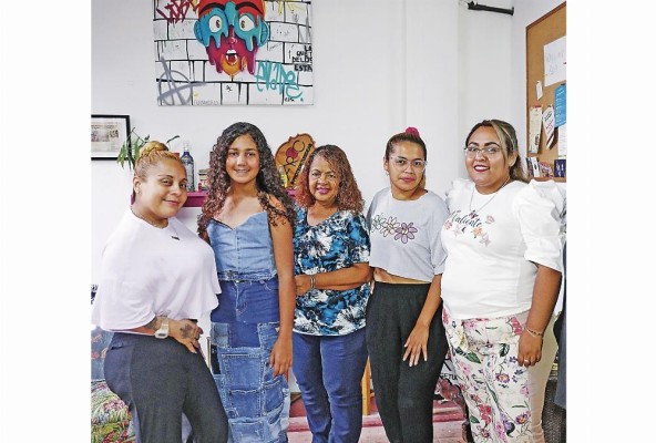 Algunas integrantes del Atelier Marta Matamoros. Algunas integrantes del Atelier Marta Matamoros.