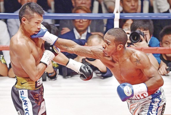 El excampeón Jezreel Corrales (Der.) está sexto entre los ligeros en la AMB. El excampeón Jezreel Corrales (Der.) está sexto entre los ligeros en la AMB.