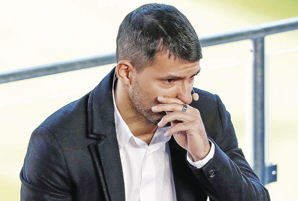 En 2003 debutó con tan solo 15 años en el Independiente de Avellaneda argentino. En 2003 debutó con tan solo 15 años en el Independiente de Avellaneda argentino.