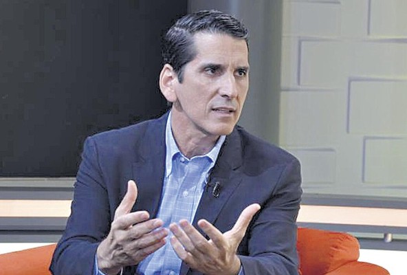 Rómulo Roux preside actualmente el partido Cambio Democrático y se perfila como el candidato presidencial de una alianza conformada, además, por PAIS y el Partido Panameñista. Rómulo Roux preside actualmente el partido Cambio Democrático y se perfila como el candidato presidencial de una alianza conformada, además, por PAIS y el Partido Panameñista.