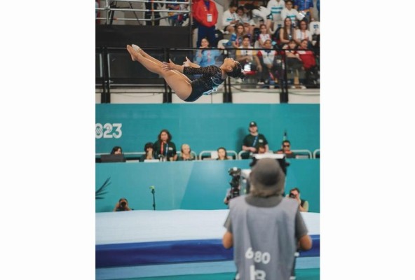La atleta panameña Hillary Heron tuvo un excelente rendimiento, logrando un resultado de 12.633. La atleta panameña Hillary Heron tuvo un excelente rendimiento, logrando un resultado de 12.633.