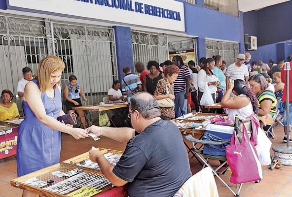 El Ministerio Público investiga supuestas irregularidades en el cobro de premios. El Ministerio Público investiga supuestas irregularidades en el cobro de premios.