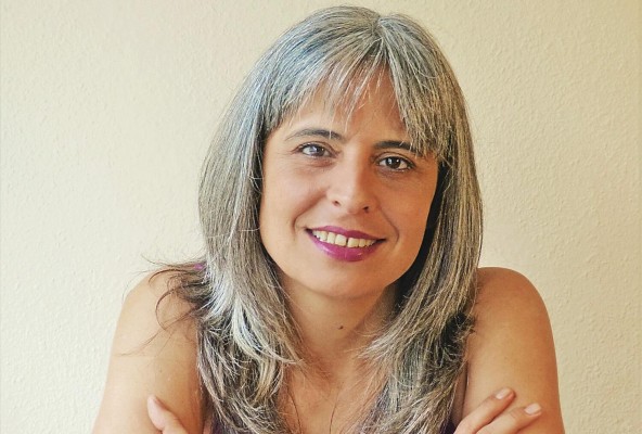 Coral Herrera, escritora y comunicadora feminista española, conocida por su análisis en torno al mito del amor romántico. Coral Herrera, escritora y comunicadora feminista española, conocida por su análisis en torno al mito del amor romántico.