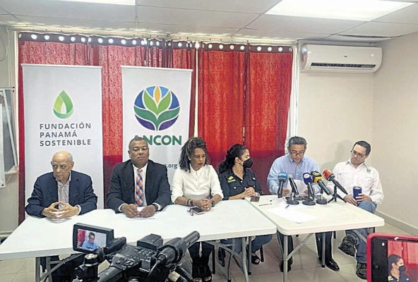 Varias organizaciones ambientalistas ofrecieron una conferencia de prensa, ya que adversan el contrato alcanzado con Minera Panamá. Varias organizaciones ambientalistas ofrecieron una conferencia de prensa, ya que adversan el contrato alcanzado con Minera Panamá.