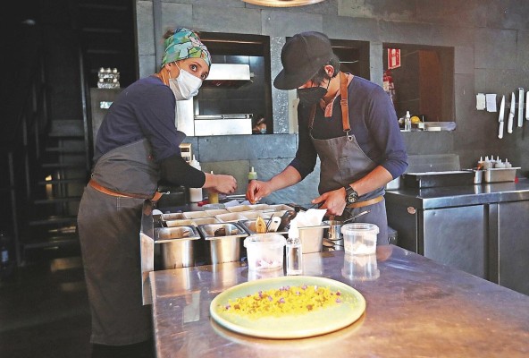 La chef nació en Bulgaria, pero desde sus cinco años vive en Bolivia. La chef nació en Bulgaria, pero desde sus cinco años vive en Bolivia.