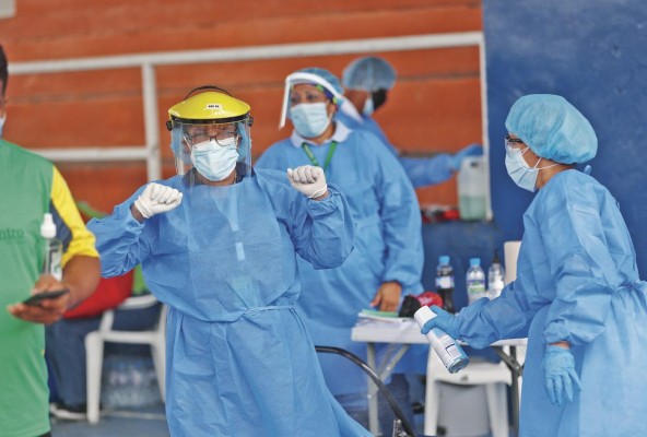 Personal de salud ha dado muestra de cansancio por la crisis. Personal de salud ha dado muestra de cansancio por la crisis.