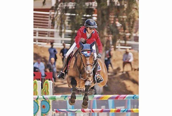 Victoria Heurtematte, en su yegua 'Scarlett du Sart Z', participó en la prueba de velocidad de la primera ronda en la disciplina ecuestre-salto. Victoria Heurtematte, en su yegua 'Scarlett du Sart Z', participó en la prueba de velocidad de la primera ronda en la disciplina ecuestre-salto.