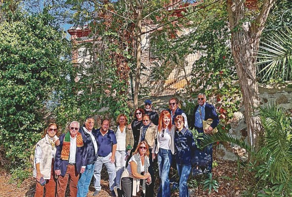 Un nutrido grupo participó en una visita a la Isla de los Príncipes. Un nutrido grupo participó en una visita a la Isla de los Príncipes.