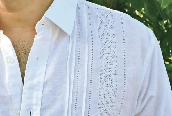 Se hicieron muestras de camisas, gustaron y nació 'Víctor Araya Hecho a Mano'. Se hicieron muestras de camisas, gustaron y nació 'Víctor Araya Hecho a Mano'.