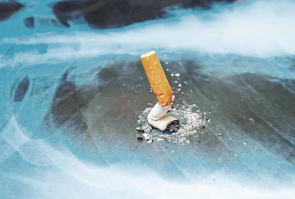 El humo del tabaco contribuye al aumento del cáncer de pulmón y a la contaminación El humo del tabaco contribuye al aumento del cáncer de pulmón y a la contaminación