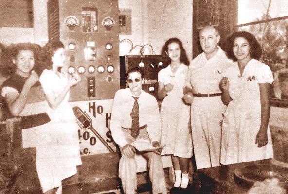 Imagen de archivo de parte del equipo de la emisora Ondas Centrales, en Santiago. Imagen de archivo de parte del equipo de la emisora Ondas Centrales, en Santiago.