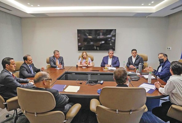 El presidente Cortizo se reunirá hoy con el arzobispo Ulloa, facilitador del diálogo, para solicitar la inclusión de empresarios y productores. El presidente Cortizo se reunirá hoy con el arzobispo Ulloa, facilitador del diálogo, para solicitar la inclusión de empresarios y productores.