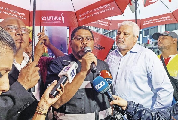 Saúl Méndez, secretario general del Suntracs, consideró la acción como una intromisión. Saúl Méndez, secretario general del Suntracs, consideró la acción como una intromisión.