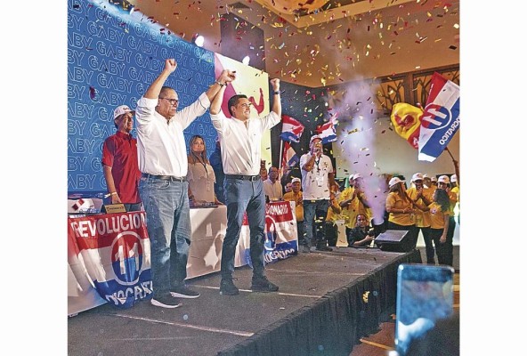 Gaby Carrizo anunció a Camilo Alleyne como su compañero de fórmula. Gaby Carrizo anunció a Camilo Alleyne como su compañero de fórmula.