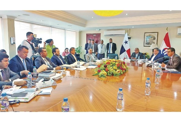 Comisión de Credenciales analizó varios casos contra magistrados de la Corte Suprema y contra el presidente de la República. Comisión de Credenciales analizó varios casos contra magistrados de la Corte Suprema y contra el presidente de la República.