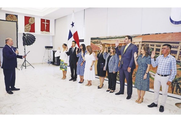 La Junta Nacional de Escrutinio tomó posesión en el Tribunal Electoral. La Junta Nacional de Escrutinio tomó posesión en el Tribunal Electoral.