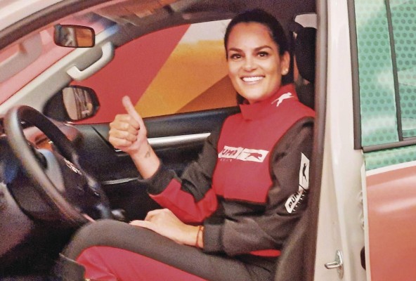 Andrea Lafarja volverá a las arenas de Arabia Saudita para el Rally Dakar 2023. Andrea Lafarja volverá a las arenas de Arabia Saudita para el Rally Dakar 2023.