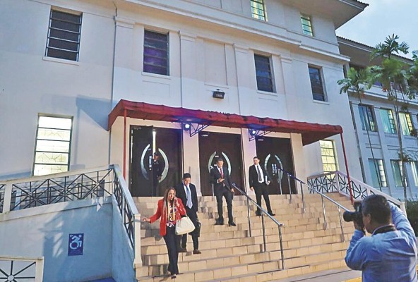 La audiencia preliminar continuará hoy en el Juzgado Tercero Liquidador de Causas Penales del Primer Circuito Judicial de Panamá, desde las 9:00 de la mañana. La audiencia preliminar continuará hoy en el Juzgado Tercero Liquidador de Causas Penales del Primer Circuito Judicial de Panamá, desde las 9:00 de la mañana.