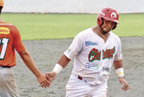 El chiricano Erasmo Caballero se constituyó en la figura ofensiva del nacional de béisbol, al lograr la triple corona de bateo. El chiricano Erasmo Caballero se constituyó en la figura ofensiva del nacional de béisbol, al lograr la triple corona de bateo.