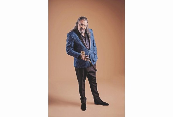 El cantaor de flamenco español recopiló boleros clásicos adaptándolos a su género musical. El cantaor de flamenco español recopiló boleros clásicos adaptándolos a su género musical.