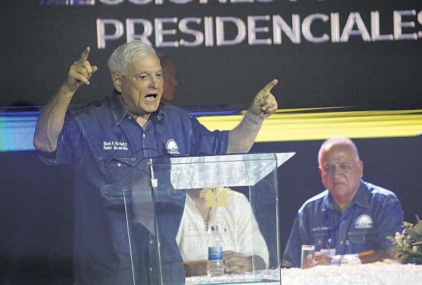 Martinelli expresó que los magistrados del TE actuarán en estricto derecho “porque ningún candidato debe ser perseguido políticamente y menos impedir que el pueblo se exprese en las urnas” Martinelli expresó que los magistrados del TE actuarán en estricto derecho “porque ningún candidato debe ser perseguido políticamente y menos impedir que el pueblo se exprese en las urnas”