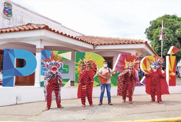 Pedasí es un destino de sol, playa y eco-aventuras. Pedasí es un destino de sol, playa y eco-aventuras.
