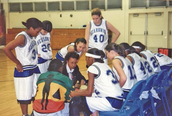 Las Seahawks fueron uno de los quintetos universitarios que dirigió Mendoza en Estados Unidos. Las Seahawks fueron uno de los quintetos universitarios que dirigió Mendoza en Estados Unidos.