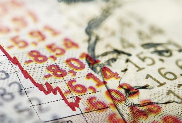 La caída de salarios reales y la austeridad fiscal han presentado un periodo de recesión para el continente europeo. La caída de salarios reales y la austeridad fiscal han presentado un periodo de recesión para el continente europeo.
