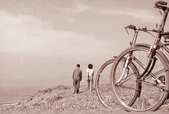 Una de sus películas más destacadas es Primavera tardía (1949). Una de sus películas más destacadas es Primavera tardía (1949).
