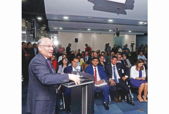 El procurador de la Administración, Rigoberto González, insistió en que se debe retirar el proyecto. El procurador de la Administración, Rigoberto González, insistió en que se debe retirar el proyecto.