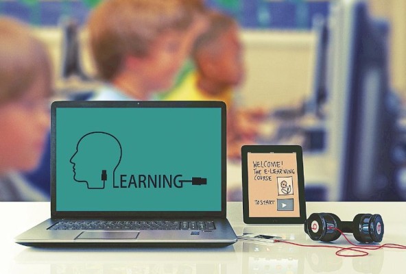 La enseñanza en informática es la via hacia el desarrollo del “pensamiento computacional”. La enseñanza en informática es la via hacia el desarrollo del “pensamiento computacional”.