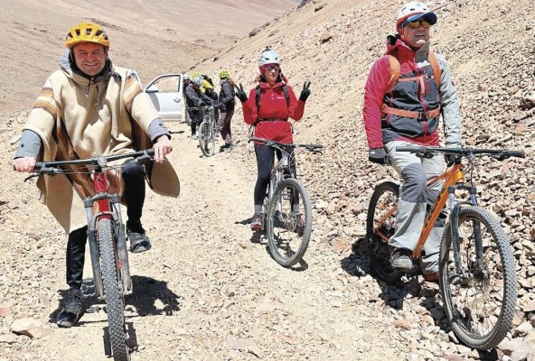 Dentro del valle se pueden realizar caminatas, tour en bicicleta y mucho más. Dentro del valle se pueden realizar caminatas, tour en bicicleta y mucho más.