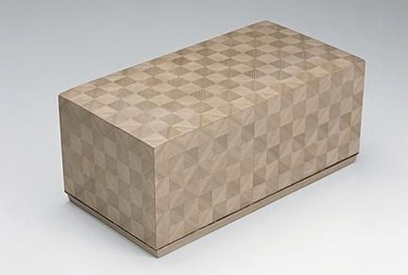 Caja con la técnica masame-awase, de Kiyotsugu Nakagawa Caja con la técnica masame-awase, de Kiyotsugu Nakagawa
