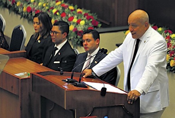 Crispiano Adames, presidente saliente de la Asamblea Nacional. Crispiano Adames, presidente saliente de la Asamblea Nacional.