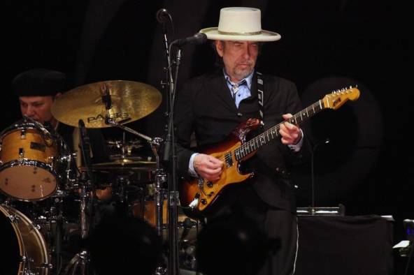 Bob Dylan, durante una presentación en Tel Aviv, Israel, en 2011. Bob Dylan, durante una presentación en Tel Aviv, Israel, en 2011.