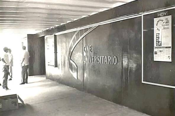 En la década de los 70-80, la sala funcionaba como lugar de encuentro y visualización de lo que no llegaba al ruedo comercial, era un apoyo a la cultura. En la década de los 70-80, la sala funcionaba como lugar de encuentro y visualización de lo que no llegaba al ruedo comercial, era un apoyo a la cultura.