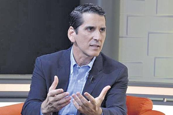 Rómulo Roux preside actualmente el partido Cambio Democrático y se perfila como el candidato presidencial de una alianza conformada, además, por PAIS y el Partido Panameñista. Rómulo Roux preside actualmente el partido Cambio Democrático y se perfila como el candidato presidencial de una alianza conformada, además, por PAIS y el Partido Panameñista.