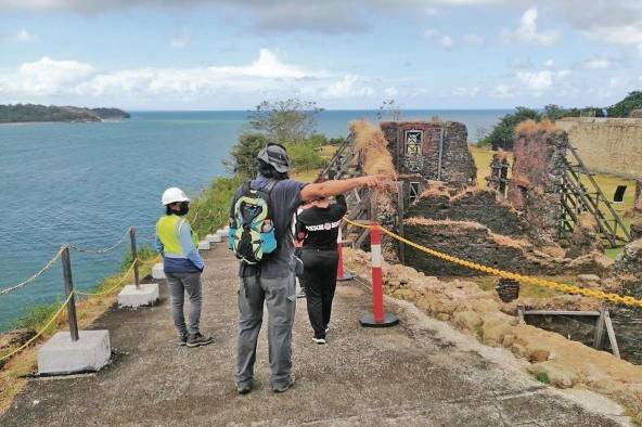 Proceso de limpieza y restauración de los muros más deteriorados del Castillo San Lorenzo. Proceso de limpieza y restauración de los muros más deteriorados del Castillo San Lorenzo.