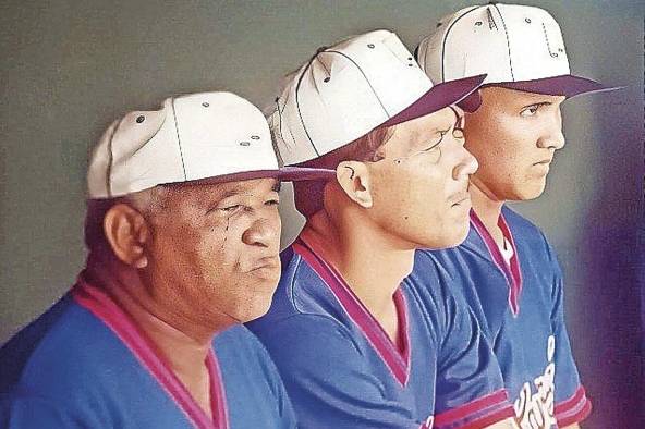 Carlos Heron (Izq.) nunca le dijo a Poveda (centro) el porqué de su designación frente a Cuba. A la derecha, Virgilio Kaa. Carlos Heron (Izq.) nunca le dijo a Poveda (centro) el porqué de su designación frente a Cuba. A la derecha, Virgilio Kaa.