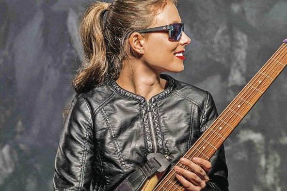 Ciara Moser es profesora de 'jazz' y música internacional en el Berklee College of Music. Ciara Moser es profesora de 'jazz' y música internacional en el Berklee College of Music.