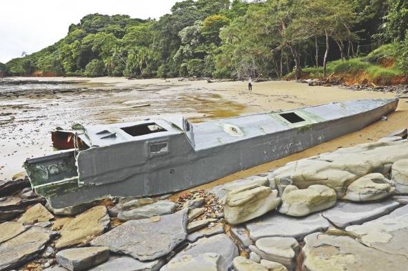 Semisumergible (LPV) arrastrado por la corriente encalló en la isla de Saboga, en el Pacífico panameño, en noviembre 2021. Semisumergible (LPV) arrastrado por la corriente encalló en la isla de Saboga, en el Pacífico panameño, en noviembre 2021.