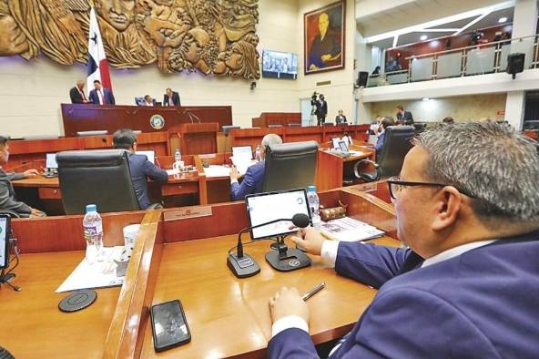 El diputado Ricardo Torres, impulsor del proyecto original, propuso bajar el proyecto a segundo debate para reajustar el artículo 380 aprobado un día antes. El diputado Ricardo Torres, impulsor del proyecto original, propuso bajar el proyecto a segundo debate para reajustar el artículo 380 aprobado un día antes.