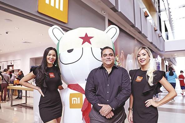 La nueva tienda ofrece alta tecnología china. La nueva tienda ofrece alta tecnología china.