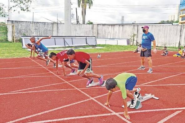 Pedro Aguilar (Der.) sostiene que el deporte basa su fortaleza en las escuelas, como ocurre en países como Jamaica. Pedro Aguilar (Der.) sostiene que el deporte basa su fortaleza en las escuelas, como ocurre en países como Jamaica.