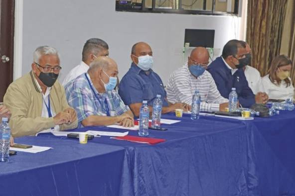 Para hoy está pactada la reunión inicial de la mesa de trabajo para encontrar soluciones a los problemas surgidos en Panamá por el alto costo del combustible. Para hoy está pactada la reunión inicial de la mesa de trabajo para encontrar soluciones a los problemas surgidos en Panamá por el alto costo del combustible.