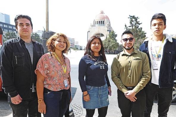 Los 'dreamers' Ángel Antonio Aviña, Chantal López Victoria, Itzel Estévez García, Mauricio López Rodríguez y José Rodrigo Rojas Martínez posan en Ciudad de México. Los 'dreamers' Ángel Antonio Aviña, Chantal López Victoria, Itzel Estévez García, Mauricio López Rodríguez y José Rodrigo Rojas Martínez posan en Ciudad de México.