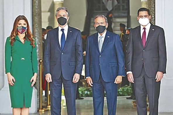 Antony Blinken , secretario de Estado de EE.UU., al ser recibido por el mandatario Laurentino Cortizo, la canciller Erika Mouynes y el vicepresidente José Gabriel Carrizo Antony Blinken , secretario de Estado de EE.UU., al ser recibido por el mandatario Laurentino Cortizo, la canciller Erika Mouynes y el vicepresidente José Gabriel Carrizo