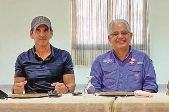 Rómulo Roux, candidato de CD, y José Blandón, candidato del Partido Panameñista Rómulo Roux, candidato de CD, y José Blandón, candidato del Partido Panameñista